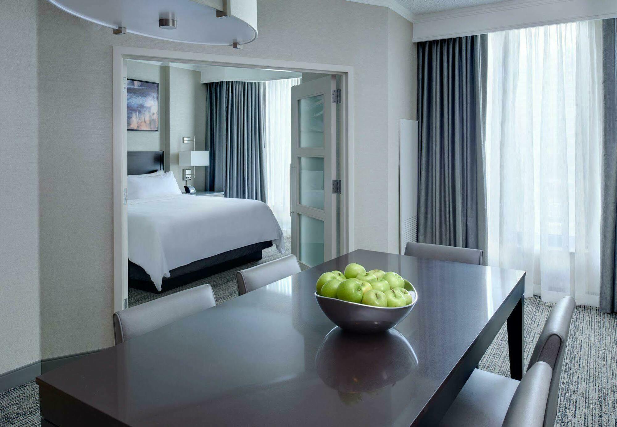 Chicago Marriott Suites O'Hare Rosemont Exterior foto